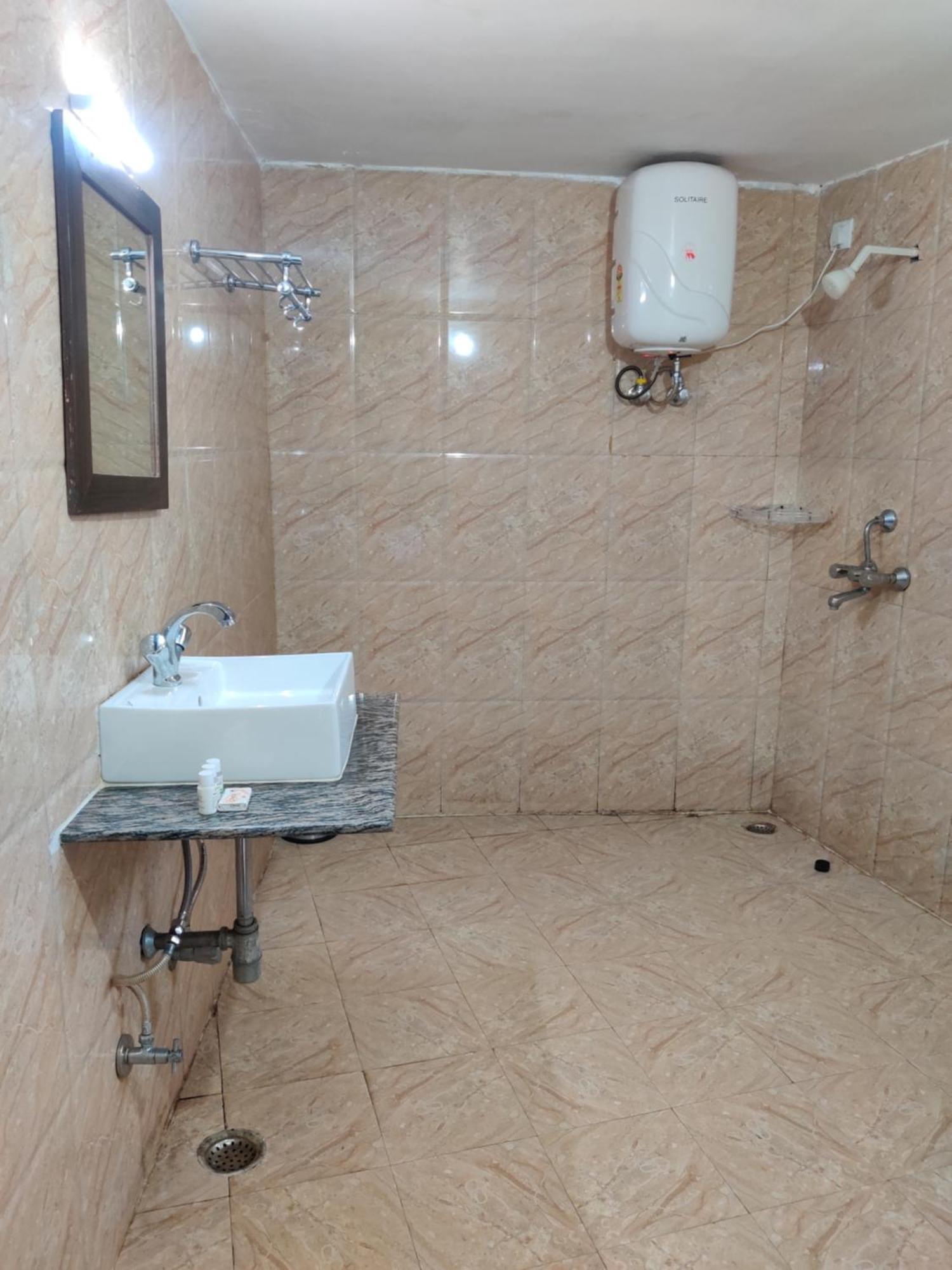 Hotel Kunwar Residency Rišikéš Pokoj fotografie